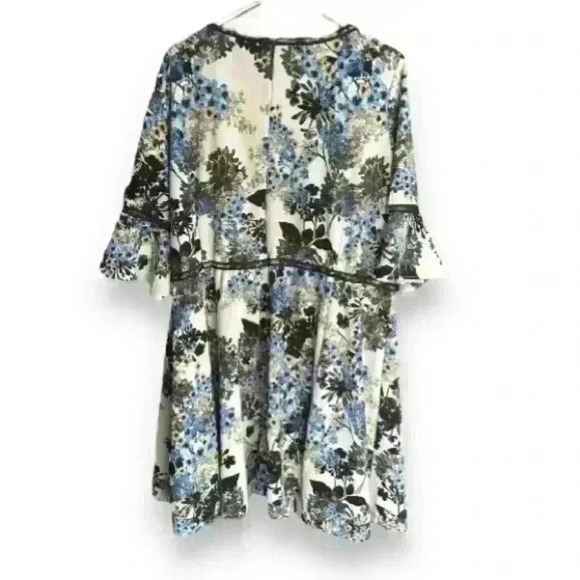 Lane Bryant Embroidered Floral Fit and Flare Bell Sleeve Dress Size 26 - Picture 3 of 6